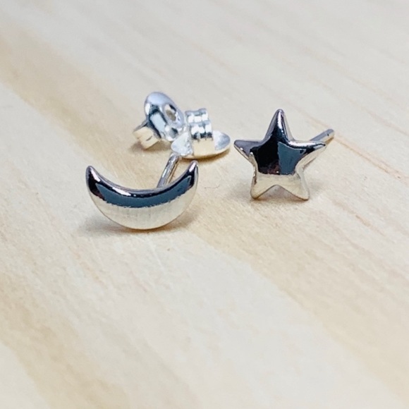 🌟Sterling Silver 925 Star Moon Stud Earrings - Picture 2 of 3